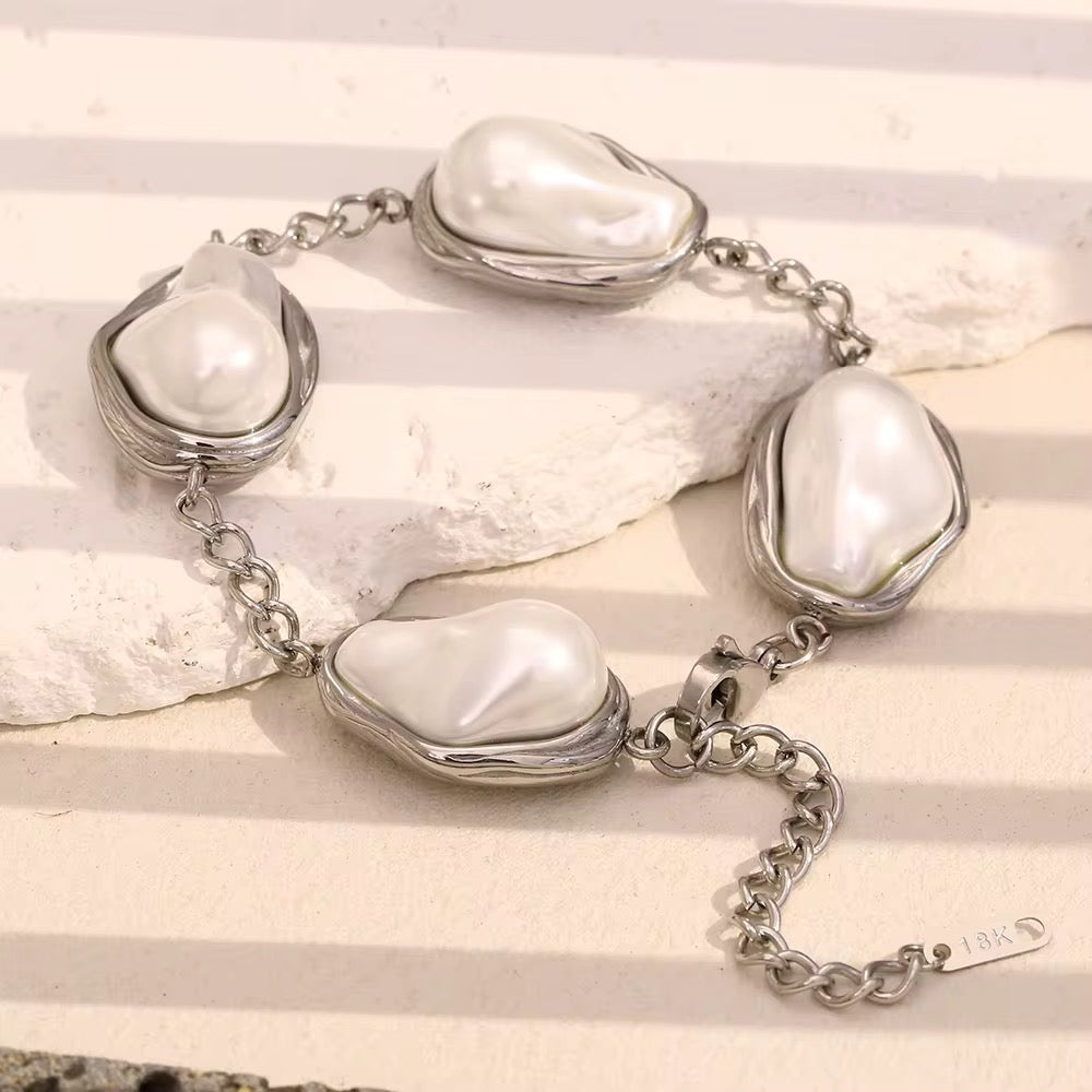 Dreamy Pearl Bracelet